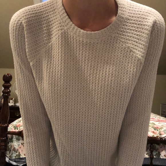 Barely worn long sleeve from American Eagle - Picture 2 of 2